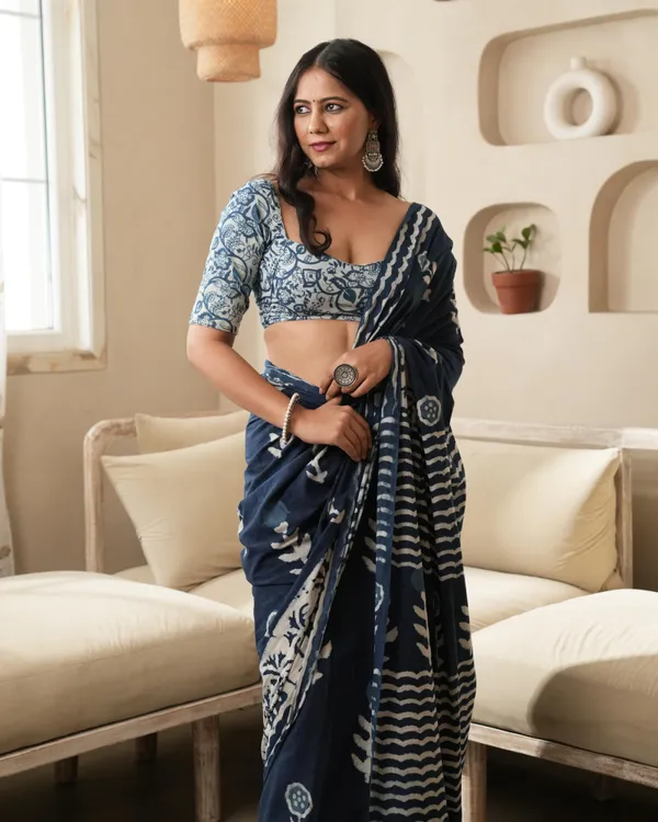 Indigo_Cotton_Parecha_Border_Dabu_Print_Mul_Saree_For_Women